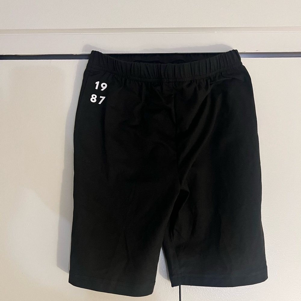 1987 Luxury Wear Black Casual Shorts. Size M